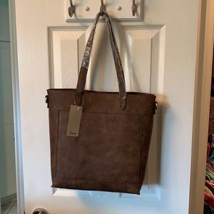 NWT Clarks Alexa Wynn brown shoulder tote